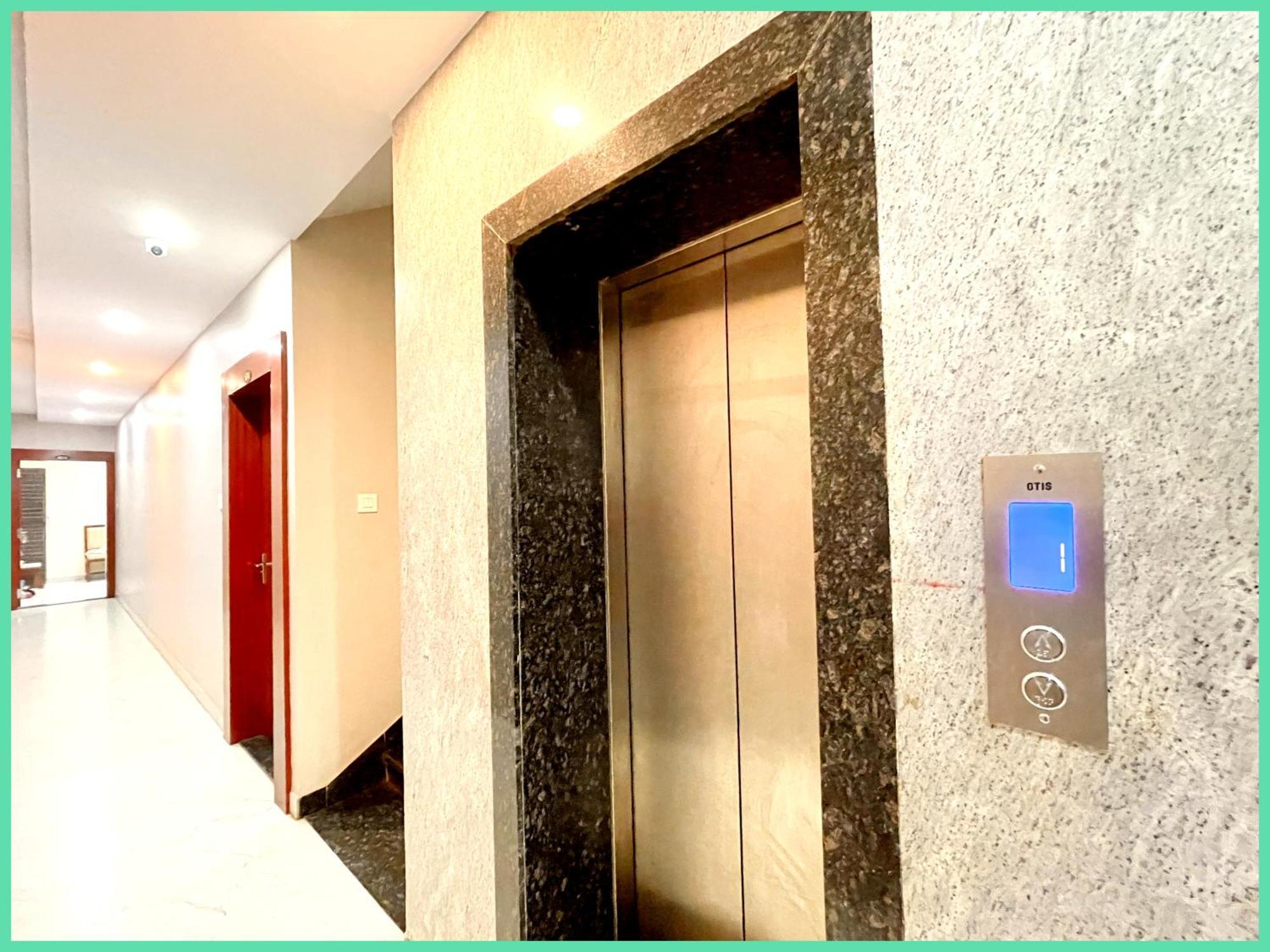 Nandini Palace ! ! ! Fully-air-conditioned-hotel Family-friendly-hotel, Near-kashi-vishwanath-temple And Ganga Ghat Hotel 4*