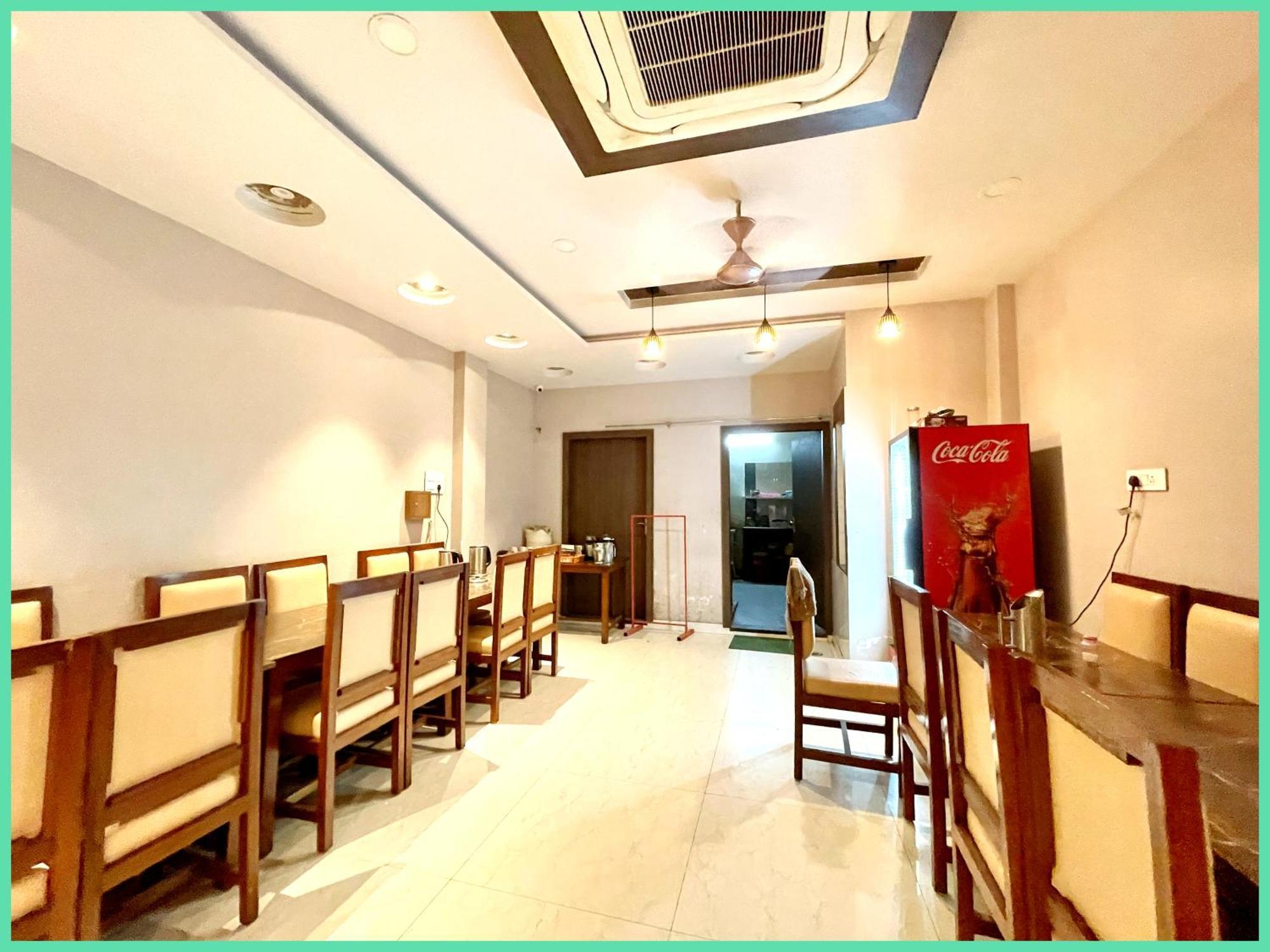 Nandini Palace ! ! ! Fully-air-conditioned-hotel Family-friendly-hotel, Near-kashi-vishwanath-temple And Ganga Ghat Hotel 4*